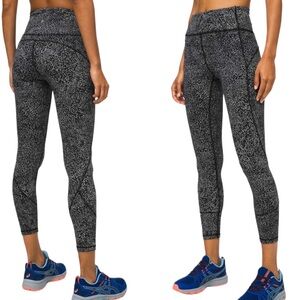 Lululemon In Movement Tight 25" *Everlux